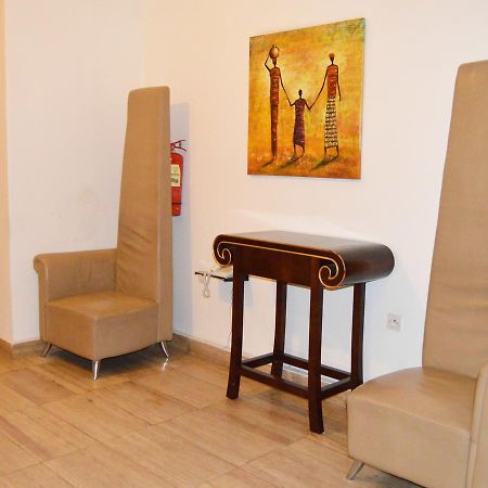 Leon Hotel Kinshasa Eksteriør billede