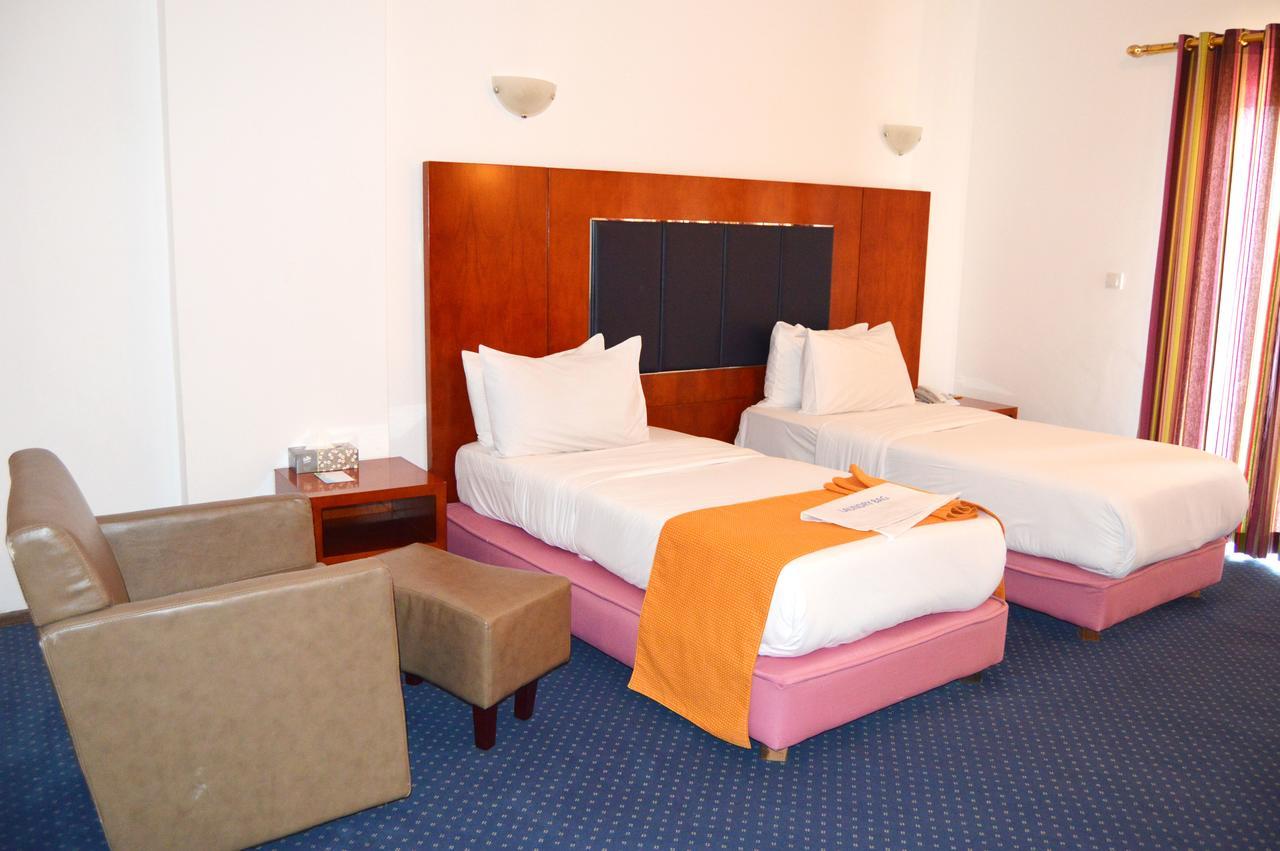 Leon Hotel Kinshasa Værelse billede