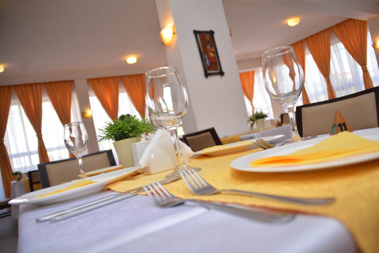 Leon Hotel Kinshasa Eksteriør billede