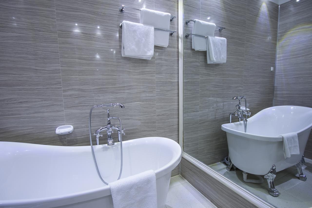 Leon Hotel Kinshasa Eksteriør billede