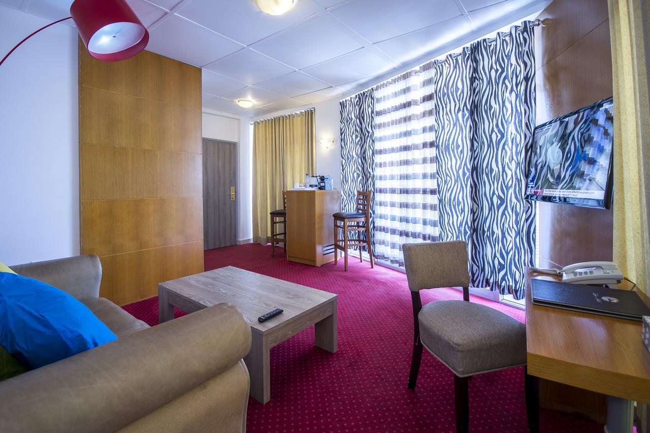 Leon Hotel Kinshasa Eksteriør billede
