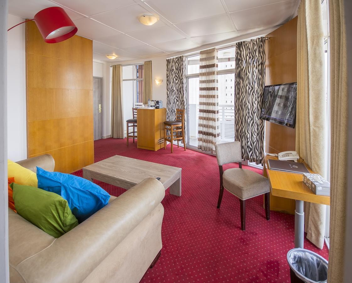 Leon Hotel Kinshasa Eksteriør billede