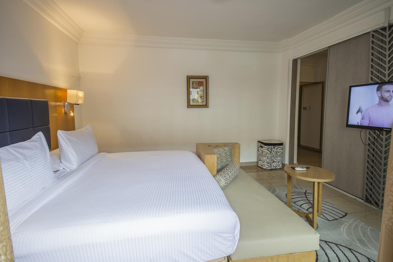 Leon Hotel Kinshasa Eksteriør billede